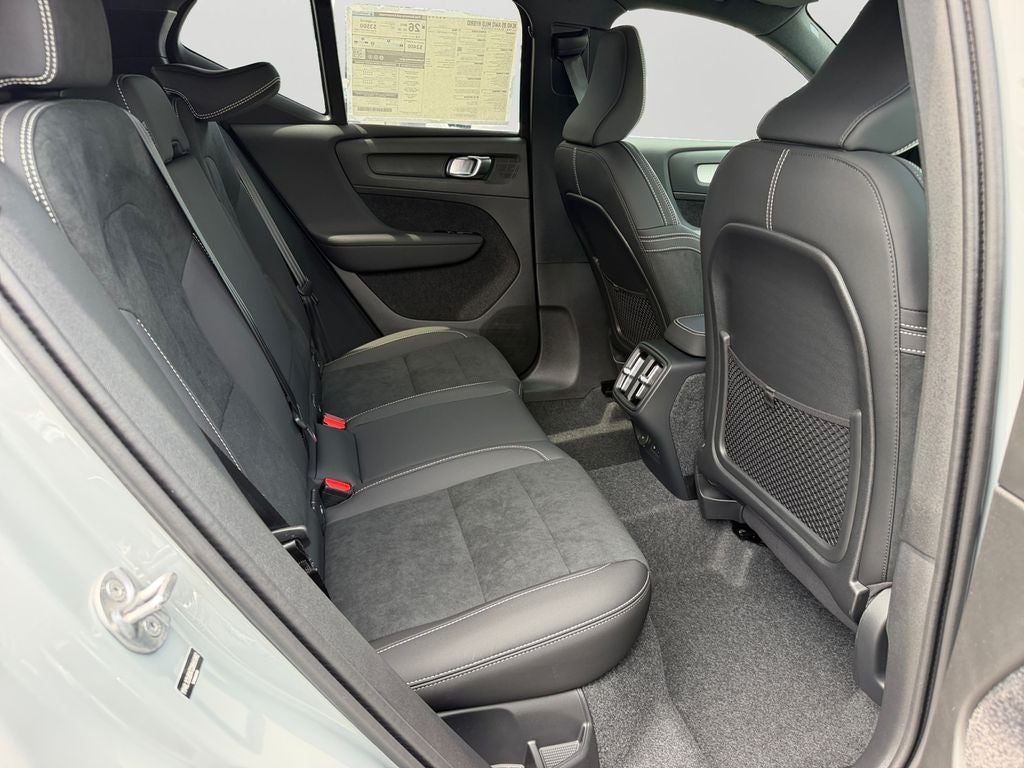 2026 Volvo XC40 B5 Ultra Black Edition