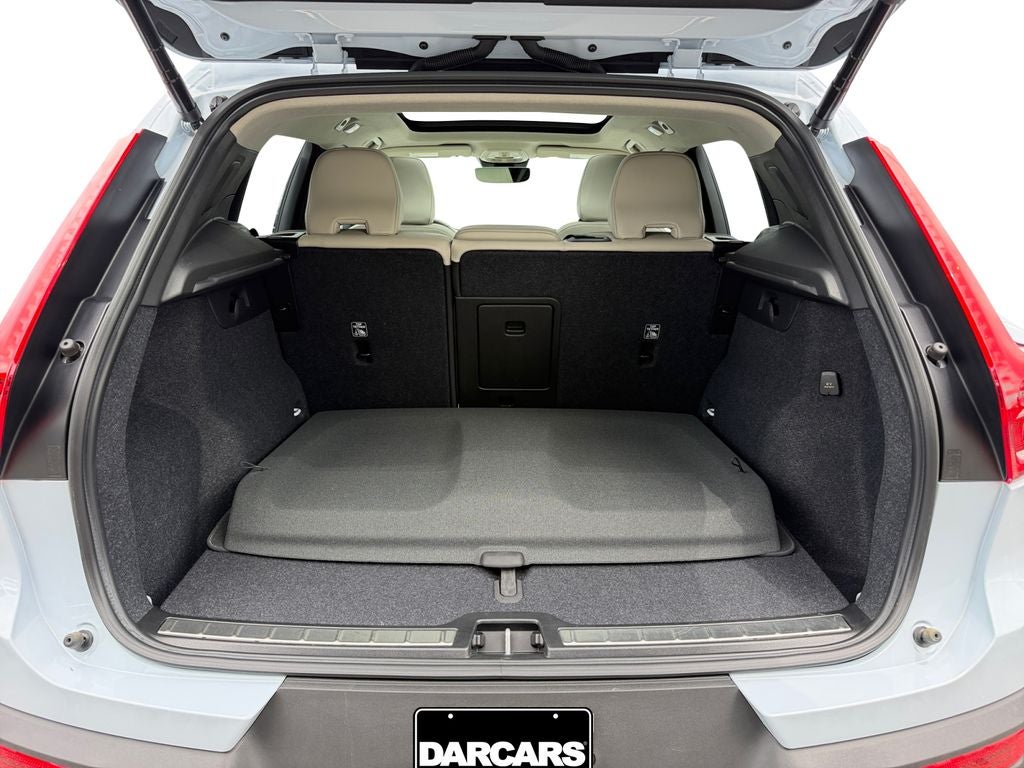 2024 Volvo XC40 B5 Plus Bright Theme