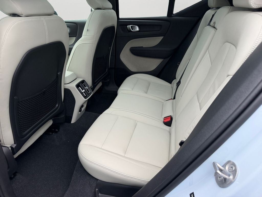 2024 Volvo XC40 B5 Plus Bright Theme