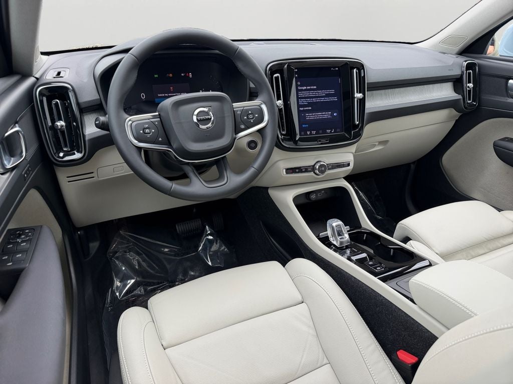 2024 Volvo XC40 B5 Plus Bright Theme