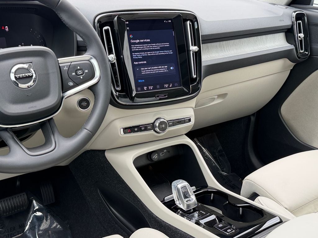 2024 Volvo XC40 B5 Plus Bright Theme