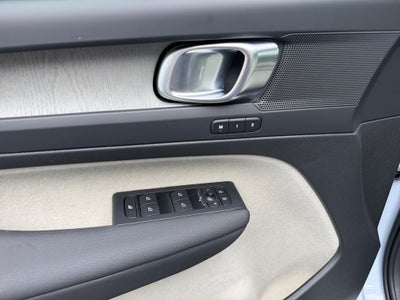 2024 Volvo XC40 B5 Plus Bright Theme