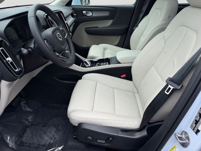 2024 Volvo XC40 B5 Plus Bright Theme