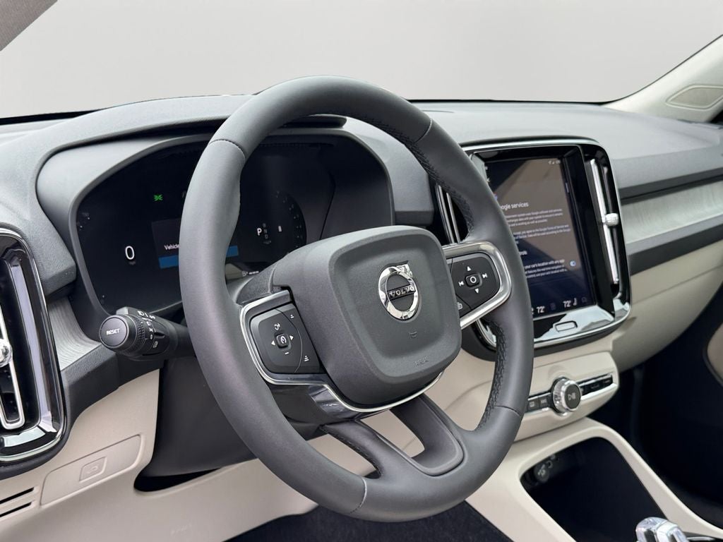 2024 Volvo XC40 B5 Plus Bright Theme