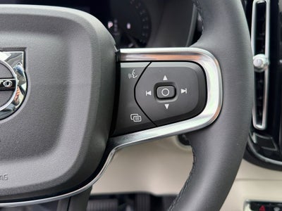 2024 Volvo XC40 B5 Plus Bright Theme