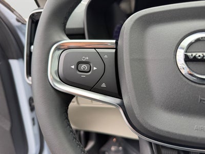 2024 Volvo XC40 B5 Plus Bright Theme