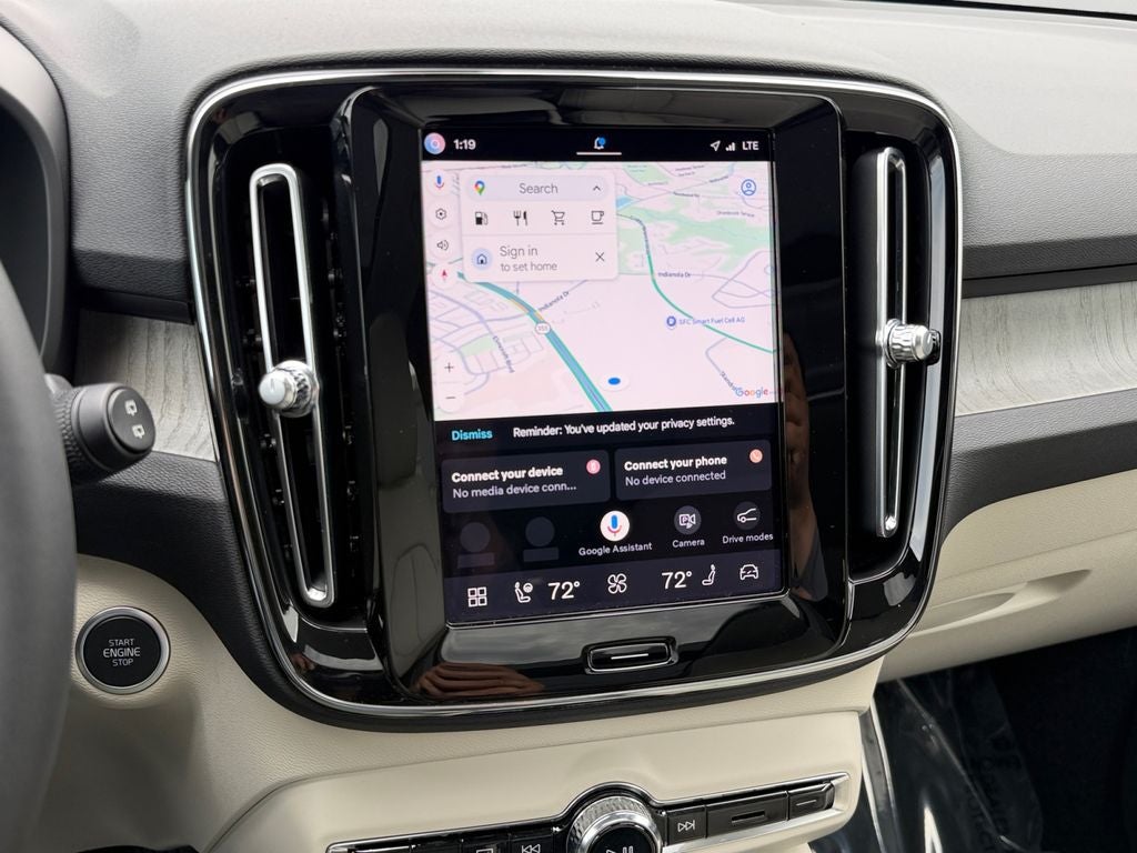 2024 Volvo XC40 B5 Plus Bright Theme