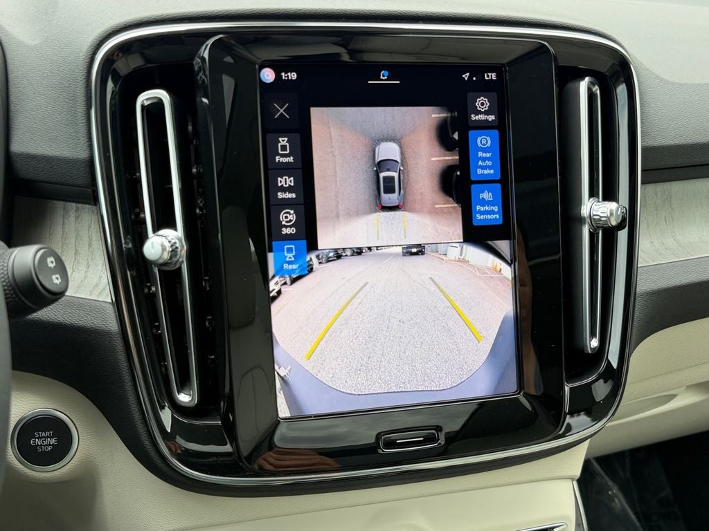 2024 Volvo XC40 B5 Plus Bright Theme