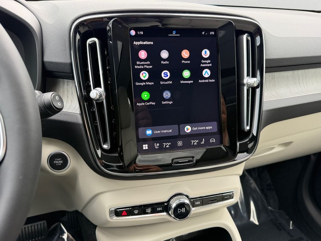 2024 Volvo XC40 B5 Plus Bright Theme