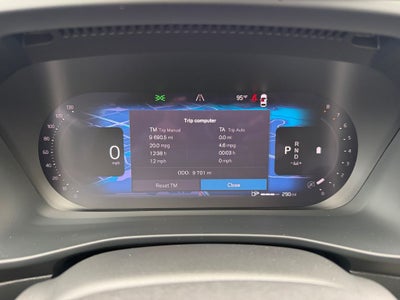 2024 Volvo XC40 B5 Plus Bright Theme