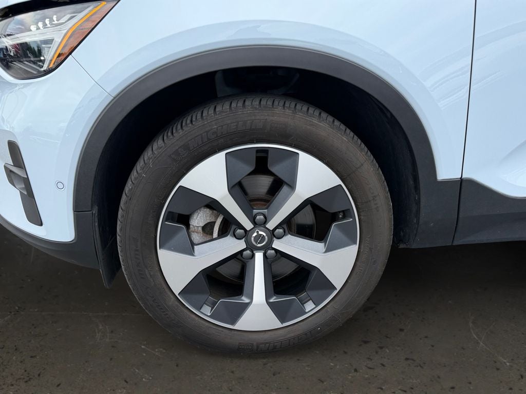 2024 Volvo XC40 B5 Plus Bright Theme