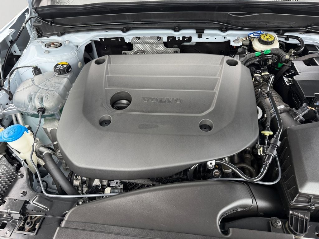 2024 Volvo XC40 B5 Plus Bright Theme