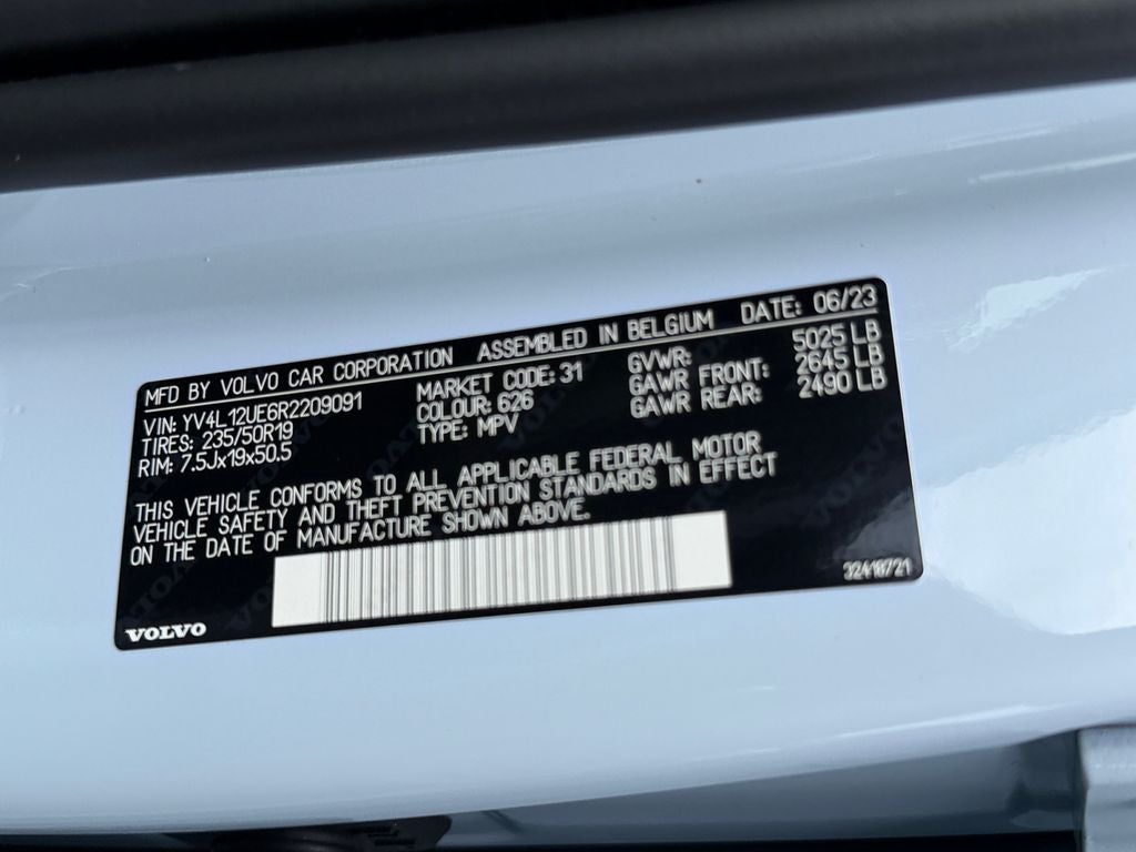 2024 Volvo XC40 B5 Plus Bright Theme