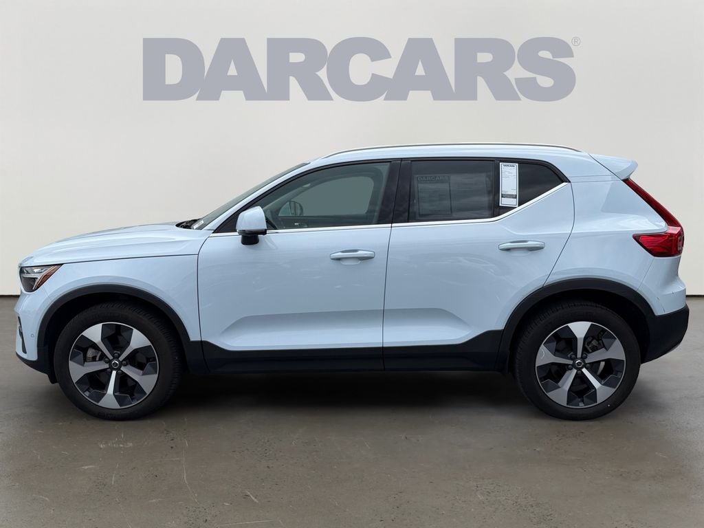 2024 Volvo XC40 B5 Plus Bright Theme