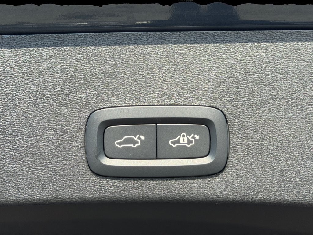 2026 Volvo XC40 B5 Core