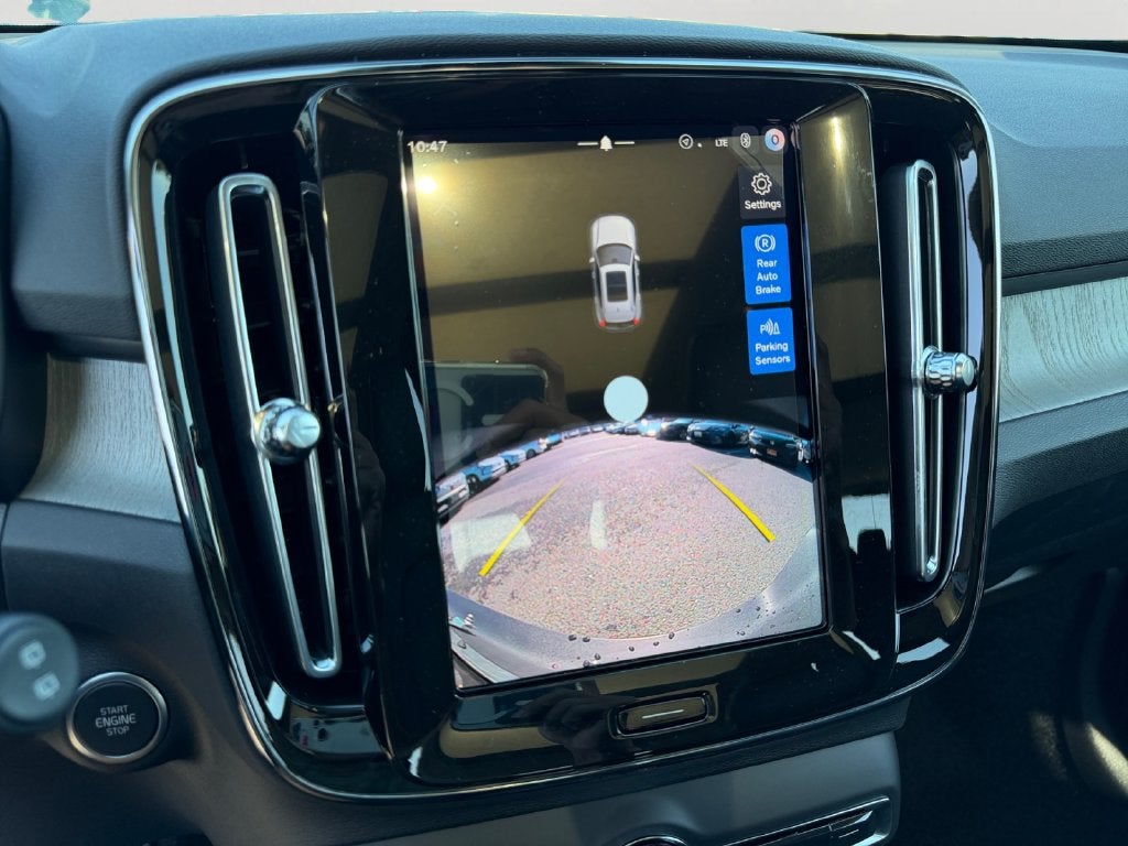 2026 Volvo XC40 B5 Core