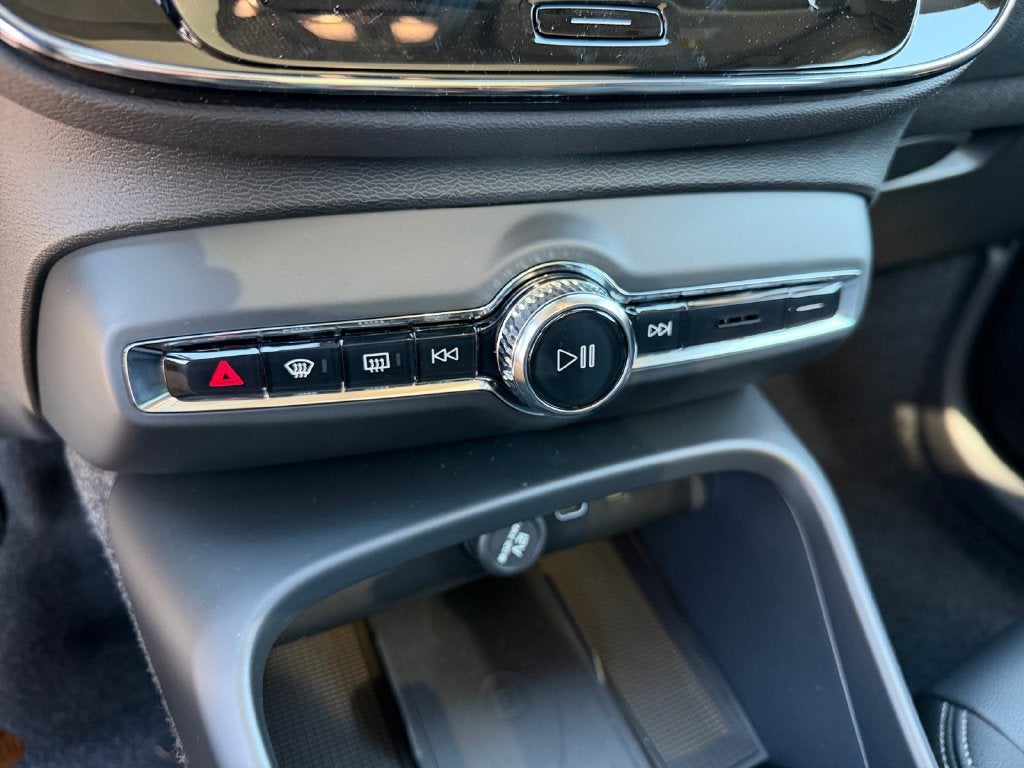 2026 Volvo XC40 B5 Core