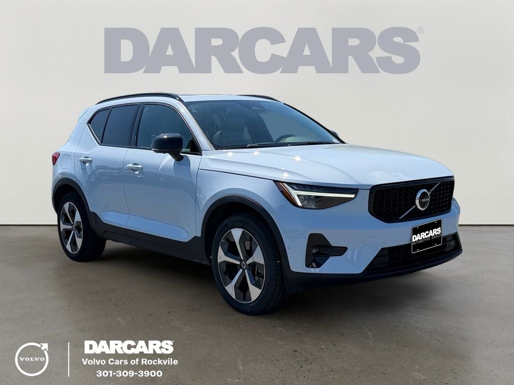 2024 Volvo XC40 B5 Plus Dark Theme