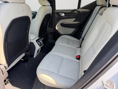 2024 Volvo XC40 B5 Plus Dark Theme