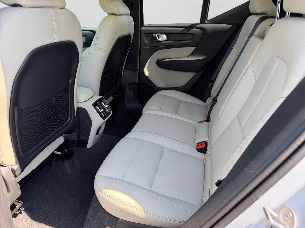 2024 Volvo XC40 B5 Plus Dark Theme