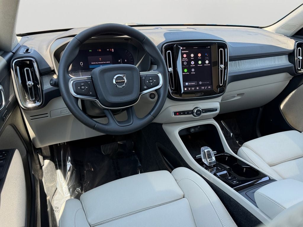 2024 Volvo XC40 B5 Plus Dark Theme