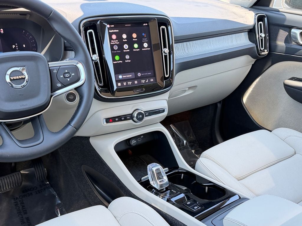 2024 Volvo XC40 B5 Plus Dark Theme
