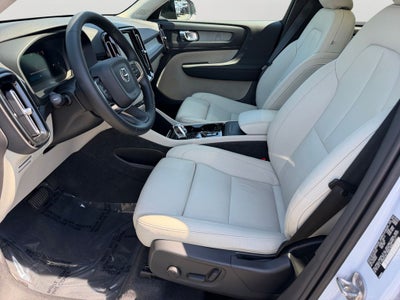 2024 Volvo XC40 B5 Plus Dark Theme