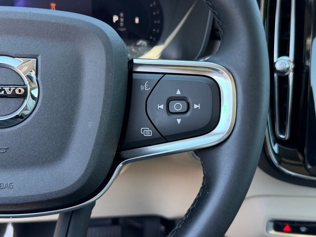 2024 Volvo XC40 B5 Plus Dark Theme