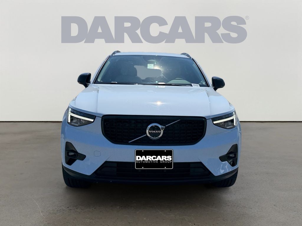 2024 Volvo XC40 B5 Plus Dark Theme