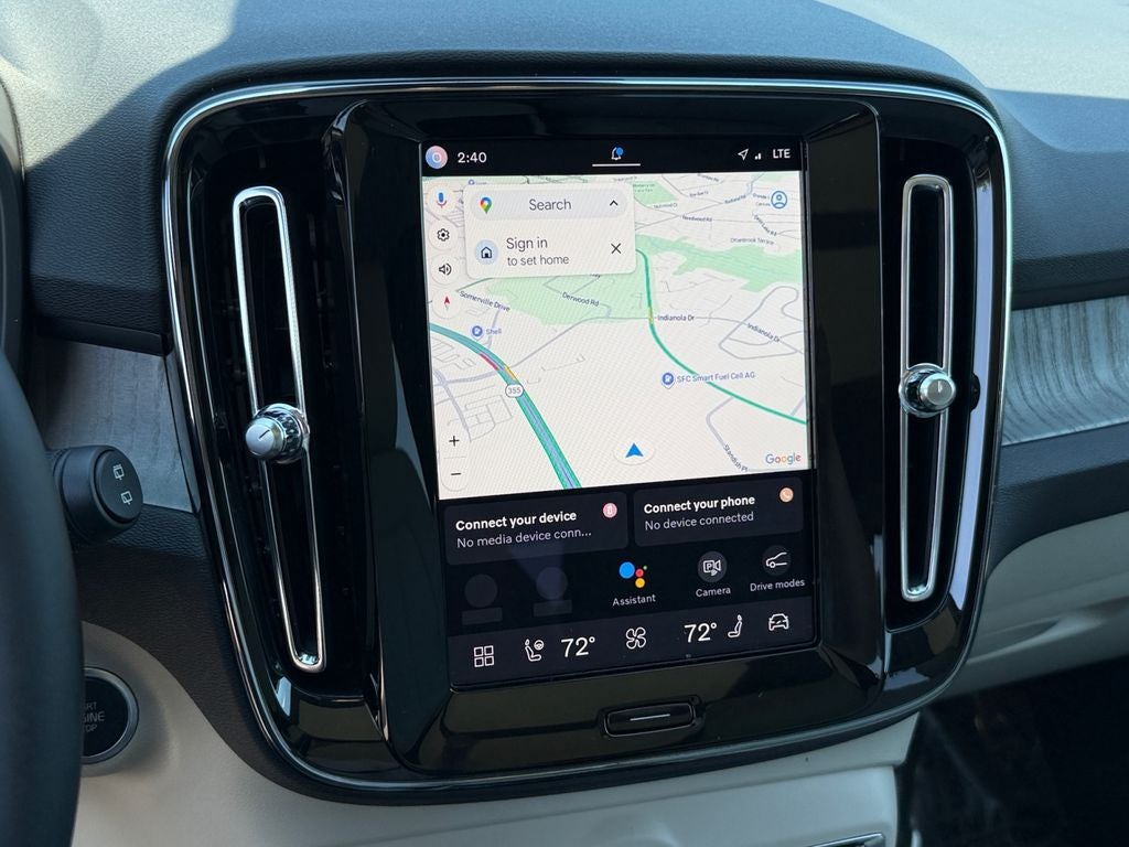 2024 Volvo XC40 B5 Plus Dark Theme