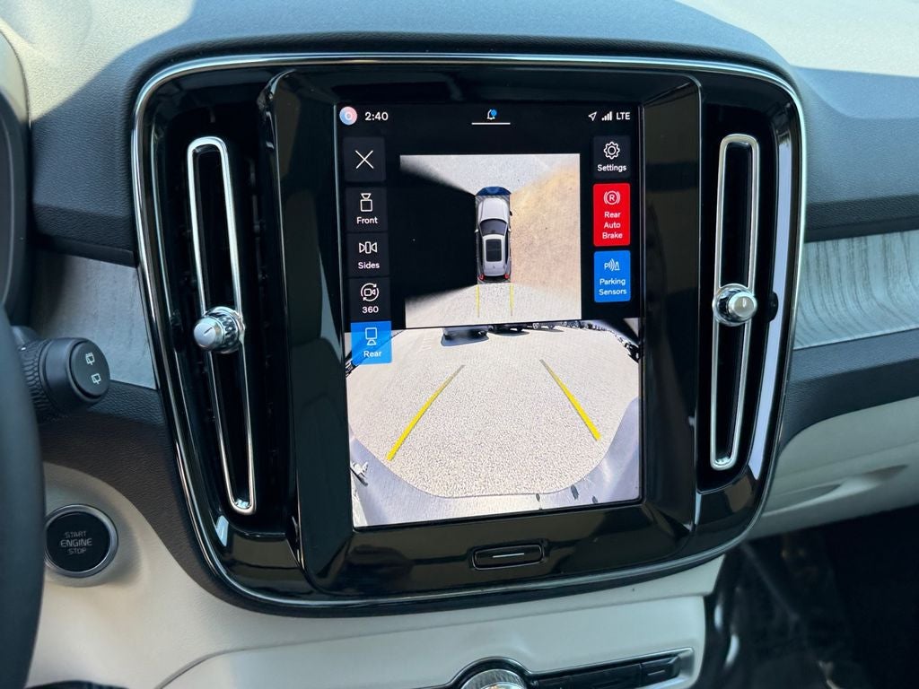 2024 Volvo XC40 B5 Plus Dark Theme