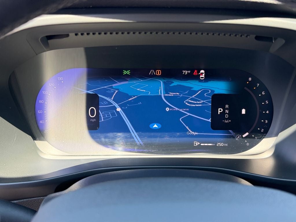 2024 Volvo XC40 B5 Plus Dark Theme