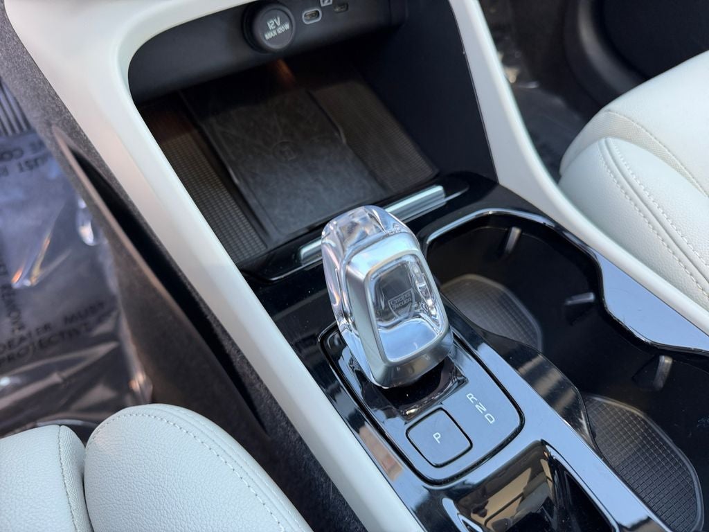 2024 Volvo XC40 B5 Plus Dark Theme
