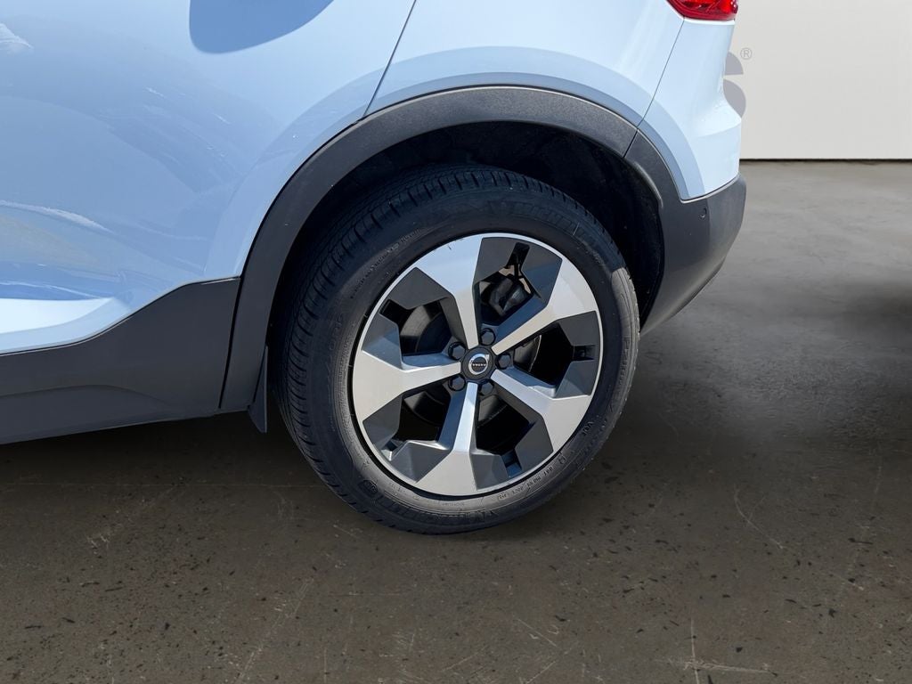 2024 Volvo XC40 B5 Plus Dark Theme
