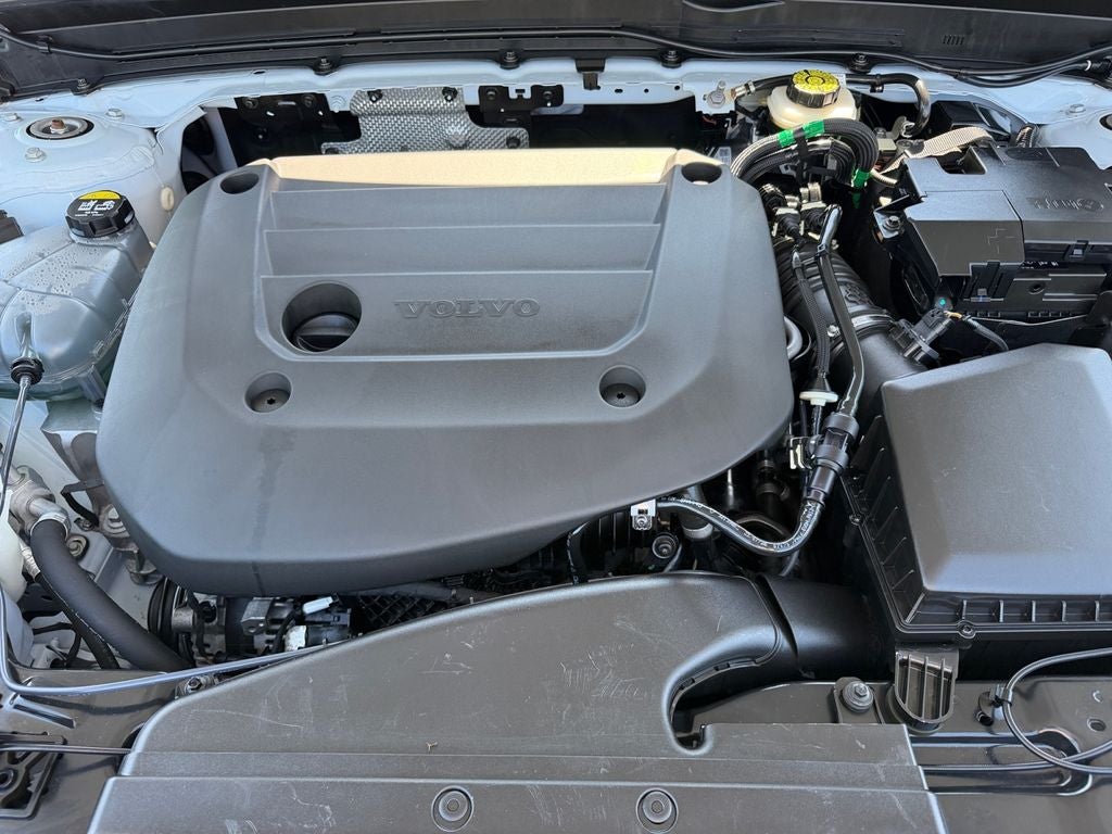 2024 Volvo XC40 B5 Plus Dark Theme