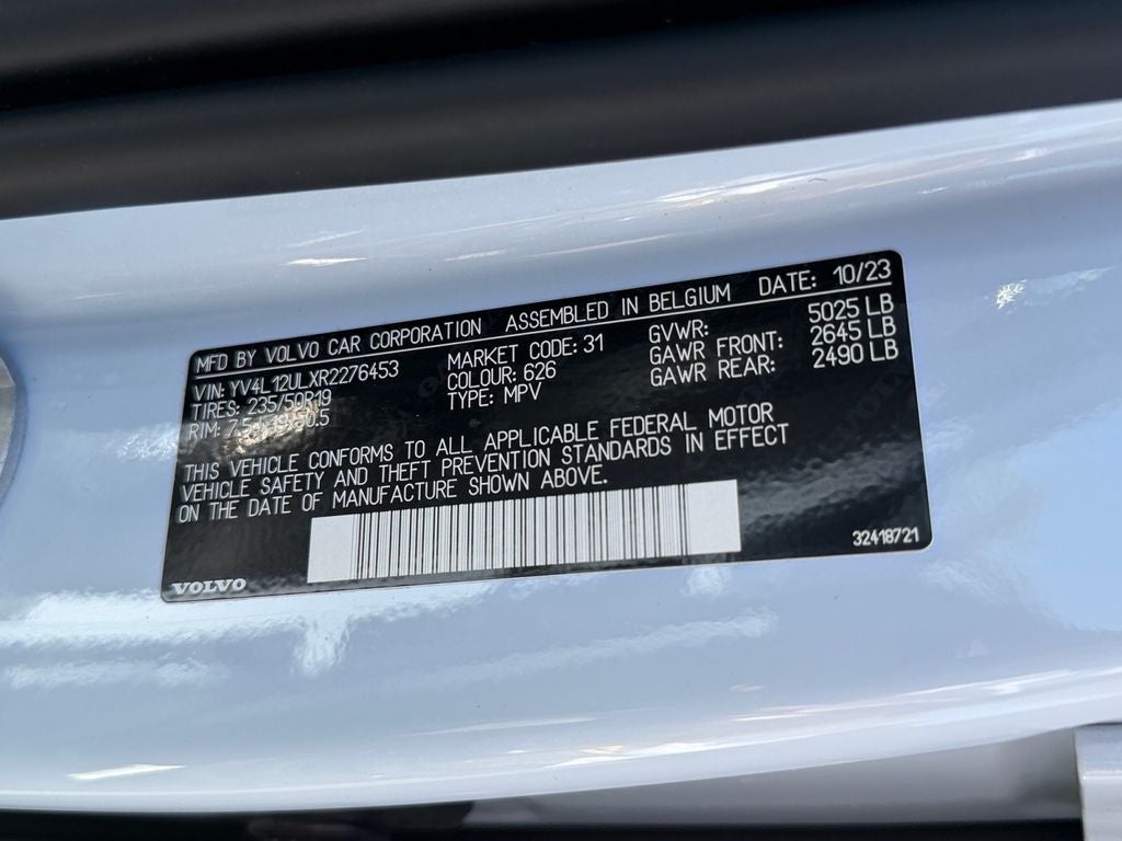 2024 Volvo XC40 B5 Plus Dark Theme