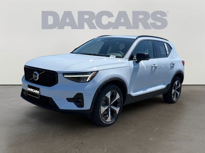 2024 Volvo XC40 B5 Plus Dark Theme
