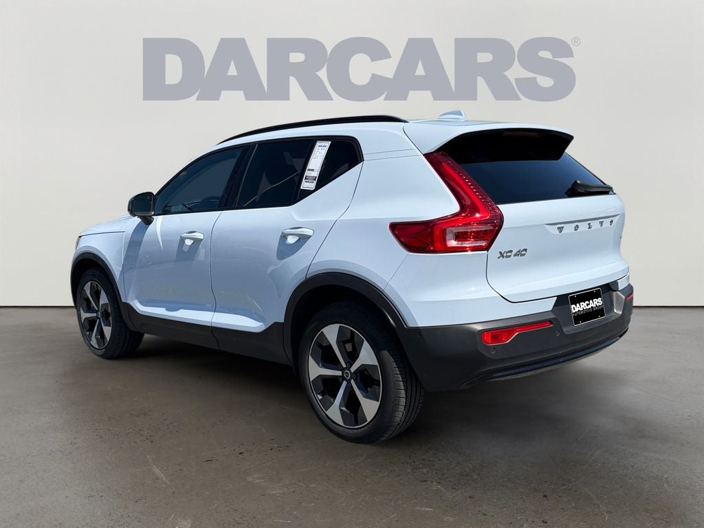2024 Volvo XC40 B5 Plus Dark Theme
