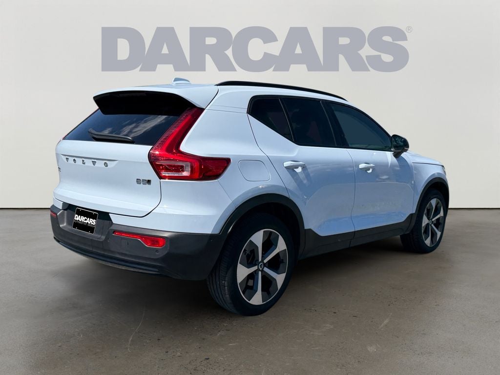2024 Volvo XC40 B5 Plus Dark Theme