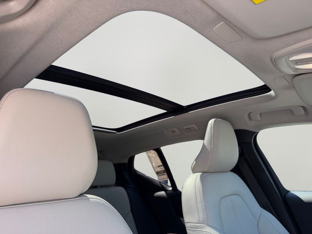 2024 Volvo XC40 B5 Plus Dark Theme