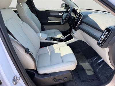 2024 Volvo XC40 B5 Plus Dark Theme