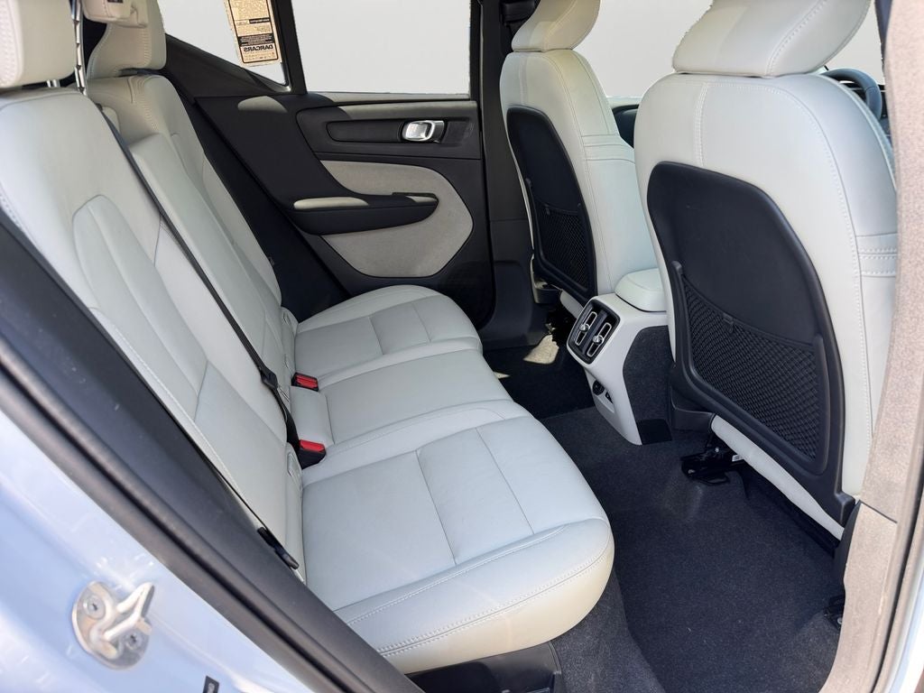 2024 Volvo XC40 B5 Plus Dark Theme
