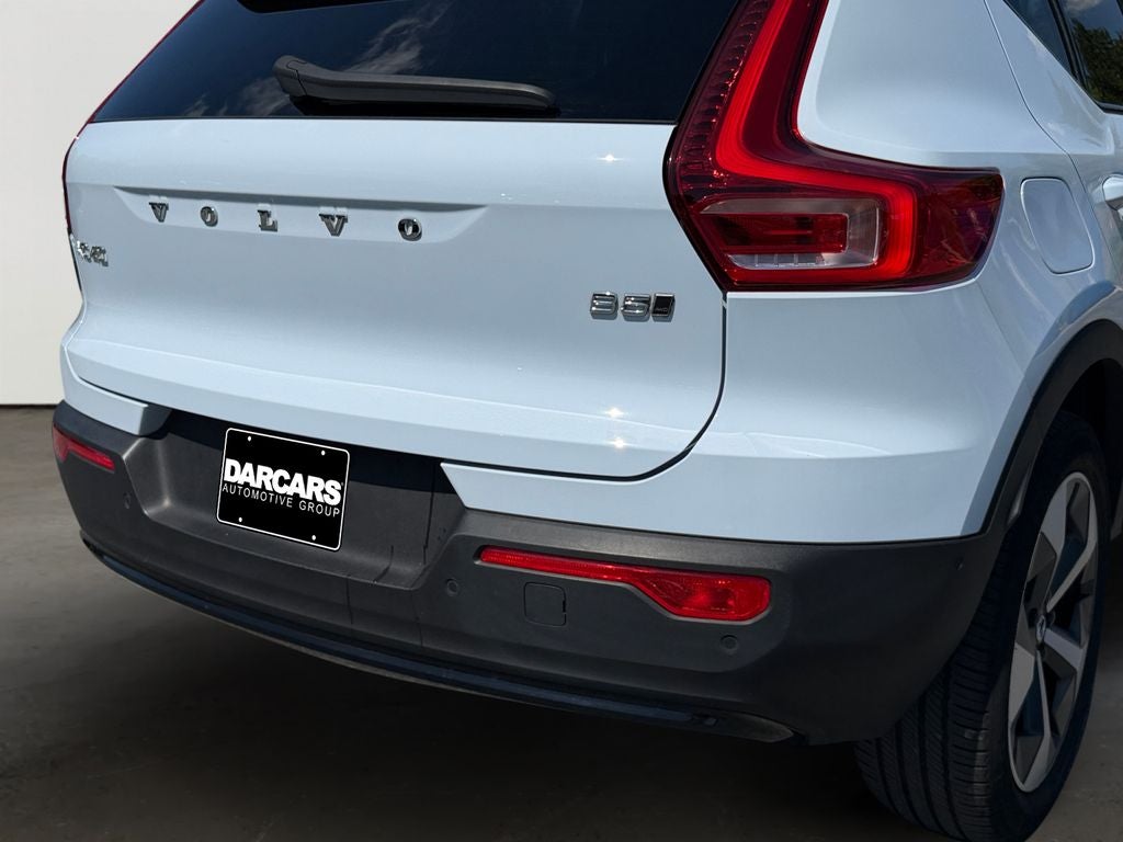 2024 Volvo XC40 B5 Plus Dark Theme