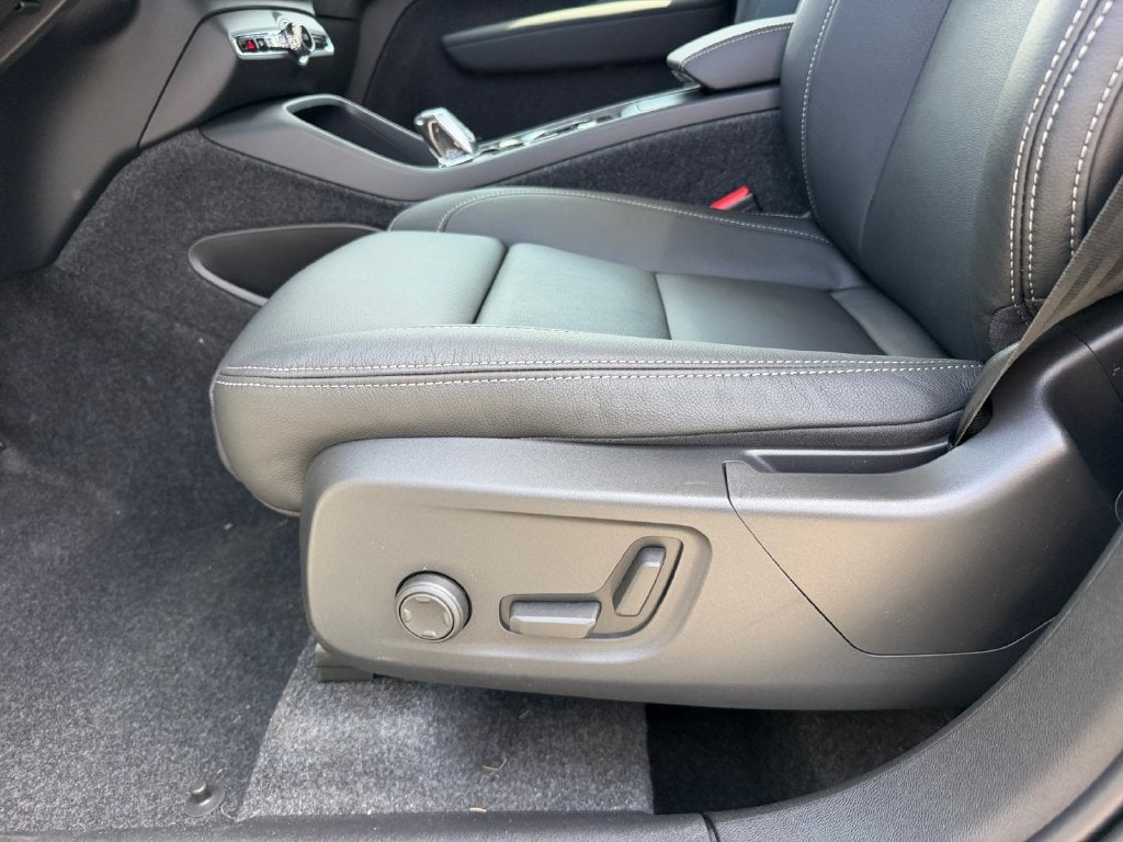 2026 Volvo XC40 B5 Ultra