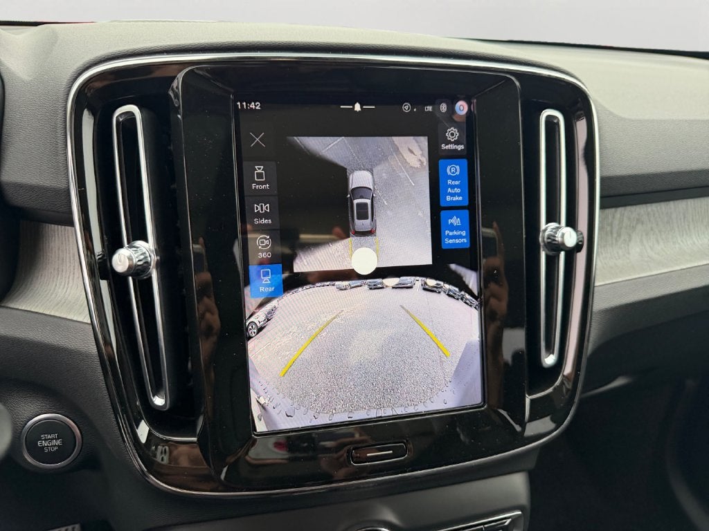 2026 Volvo XC40 B5 Ultra