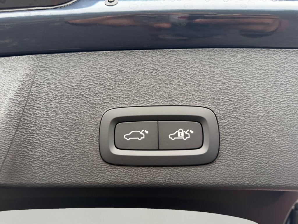 2026 Volvo XC40 B5 Ultra