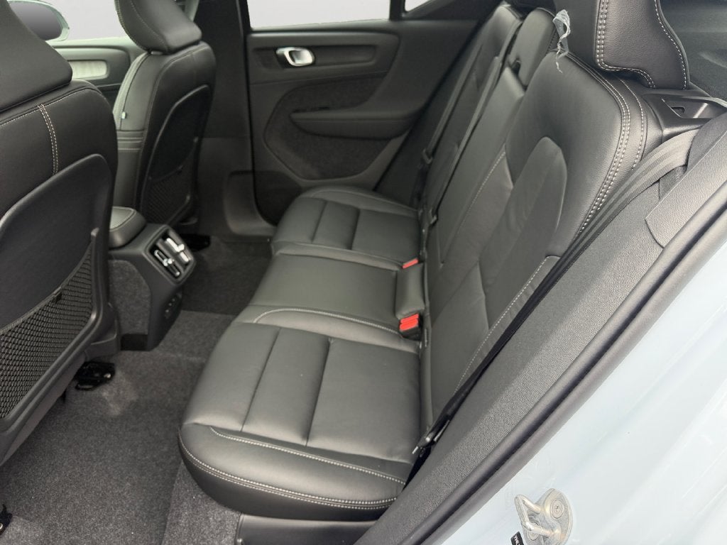 2026 Volvo XC40 B5 Ultra