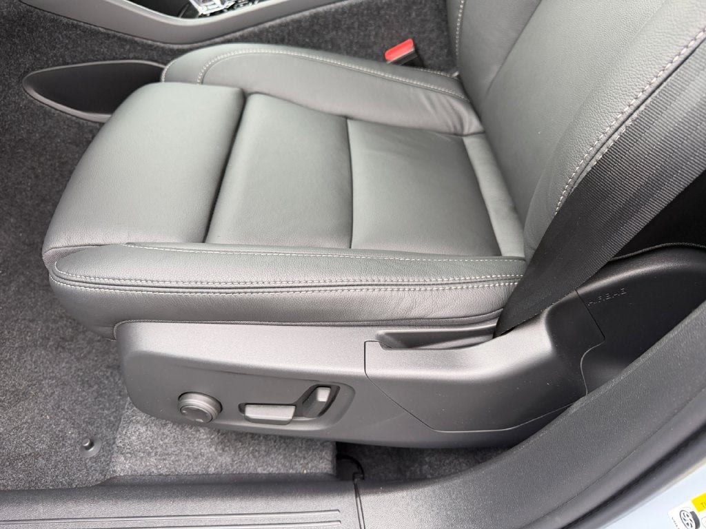 2026 Volvo XC40 B5 Ultra