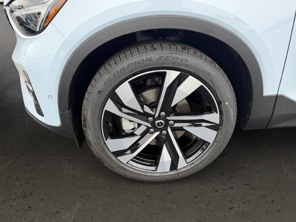 2026 Volvo XC40 B5 Ultra