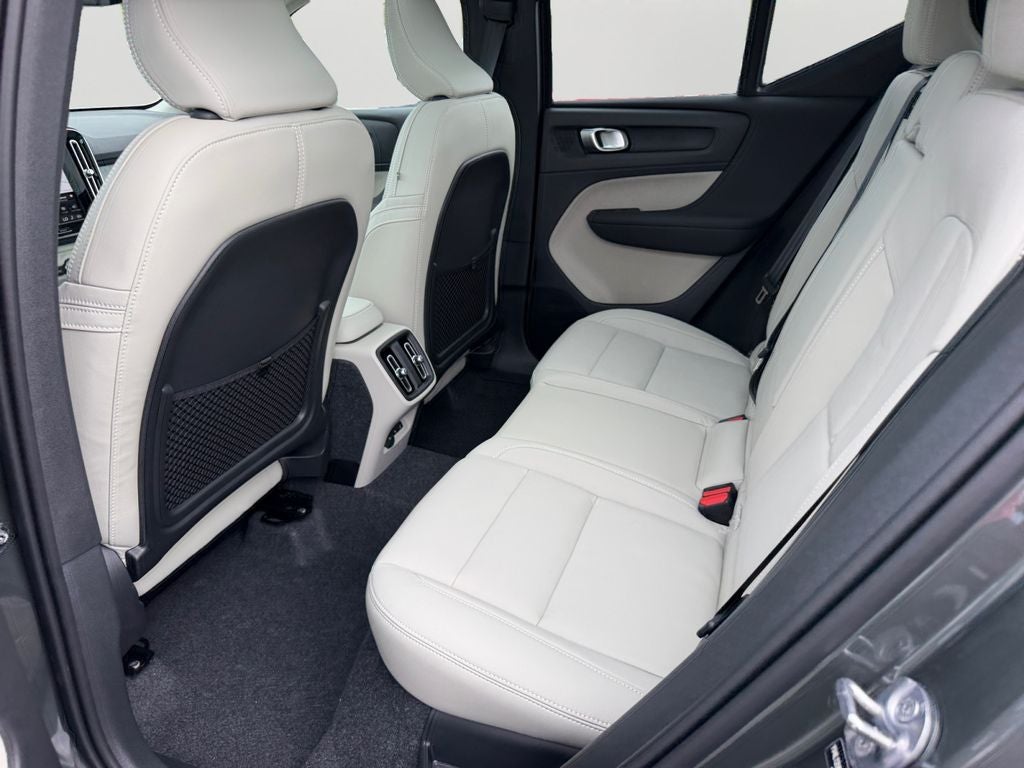 2026 Volvo XC40 B5 Ultra